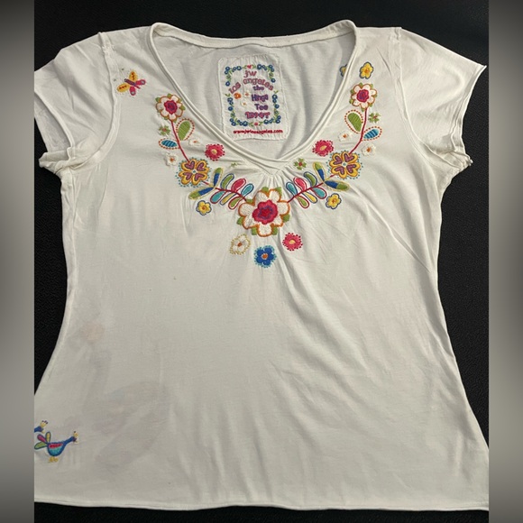Johnny Was Tops - Johnny Was white v-neck Hinga tee w/ peacock & floral embroidery sz M (?)